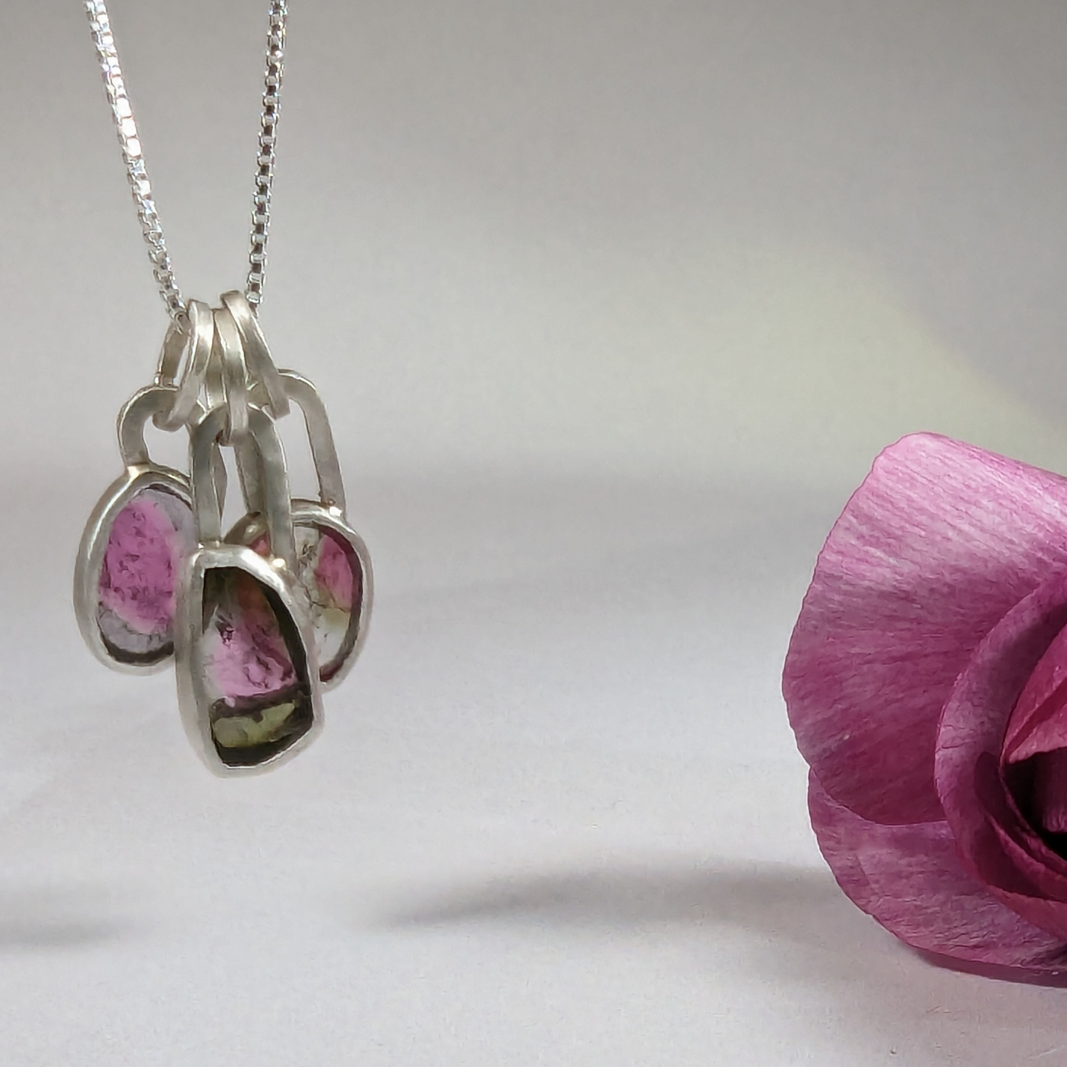 Necklaces, Chains & Pendants