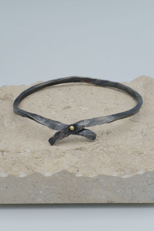 Gold-Riveted Point Connection Silver Bangle