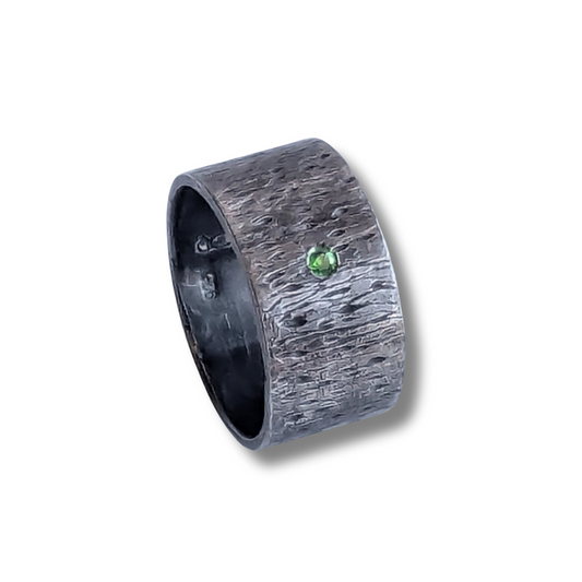 Wide Dark Bark Ring with Tsavorite Garnet - Size 11